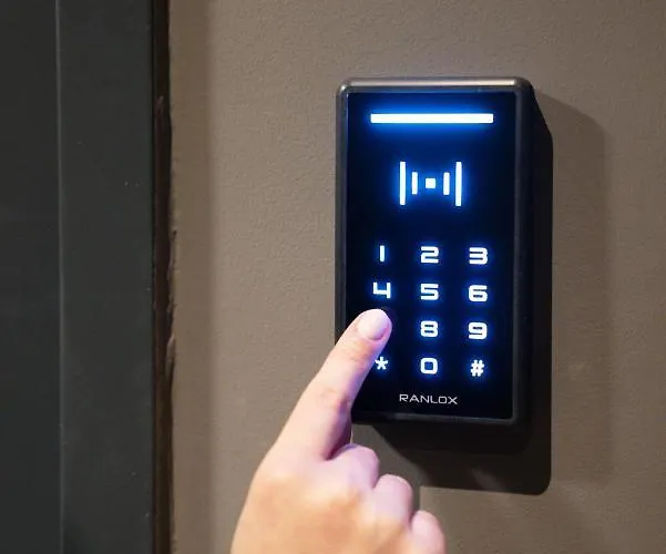 Nuva - Friesenplatz * Cologne