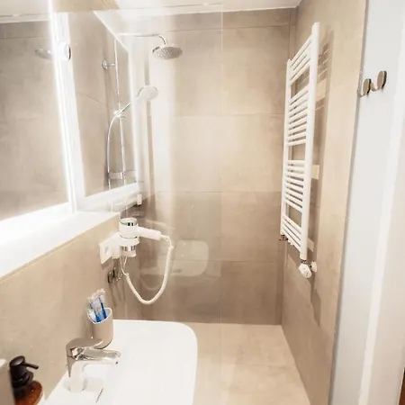 Nuva - Friesenplatz * كولونيا