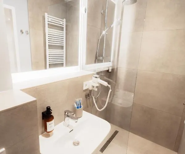 Nuva - Friesenplatz Apartament *